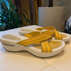 Lovely crossed top slides